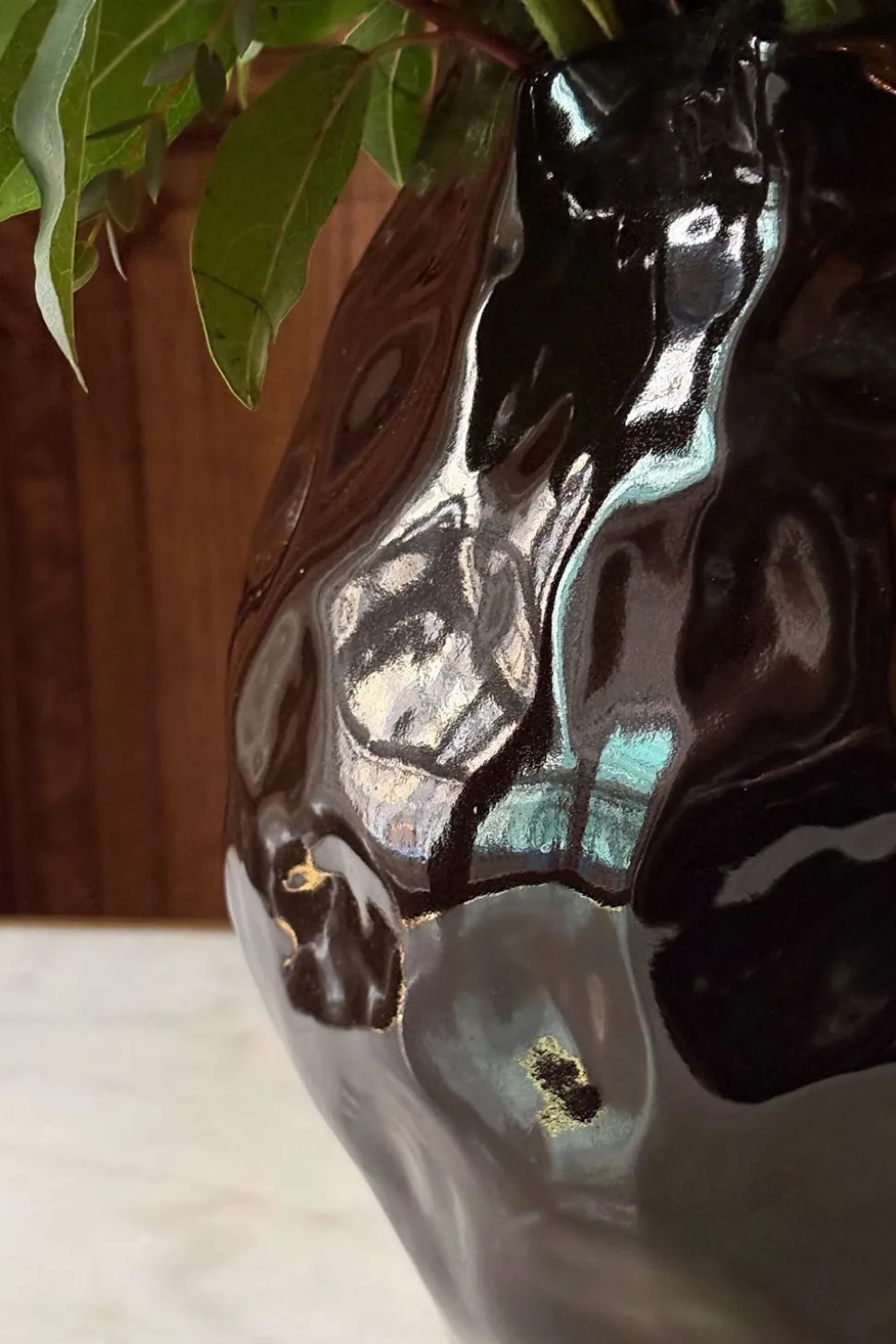 Jarrón De Cerámica Con Diseño Irregular Negro Brillante