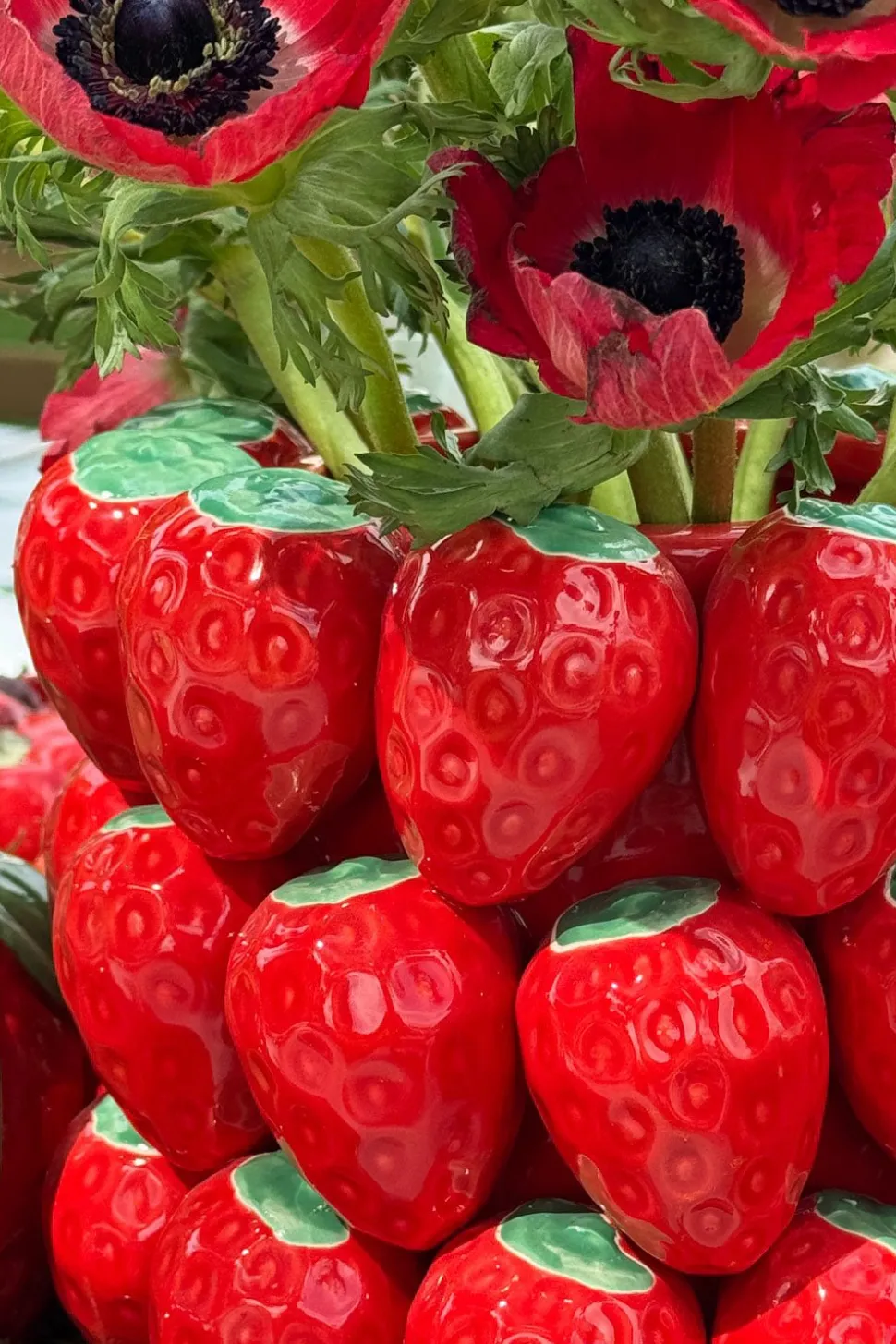 Jarrón Diseño Fresas En Relieve