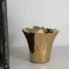 Jarrón Dorado Con Diseño Irregular