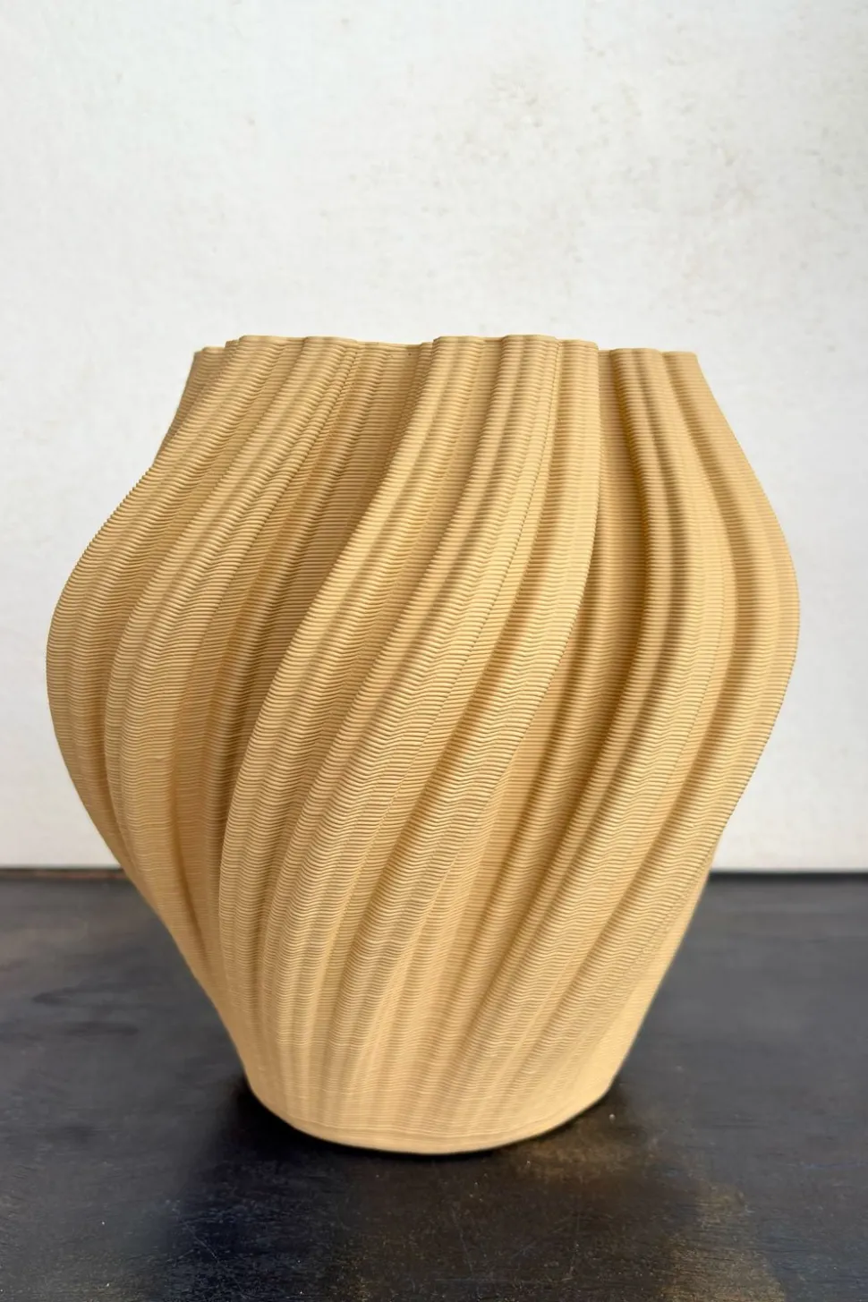 Jarrón Irregular Efecto 3D Beige