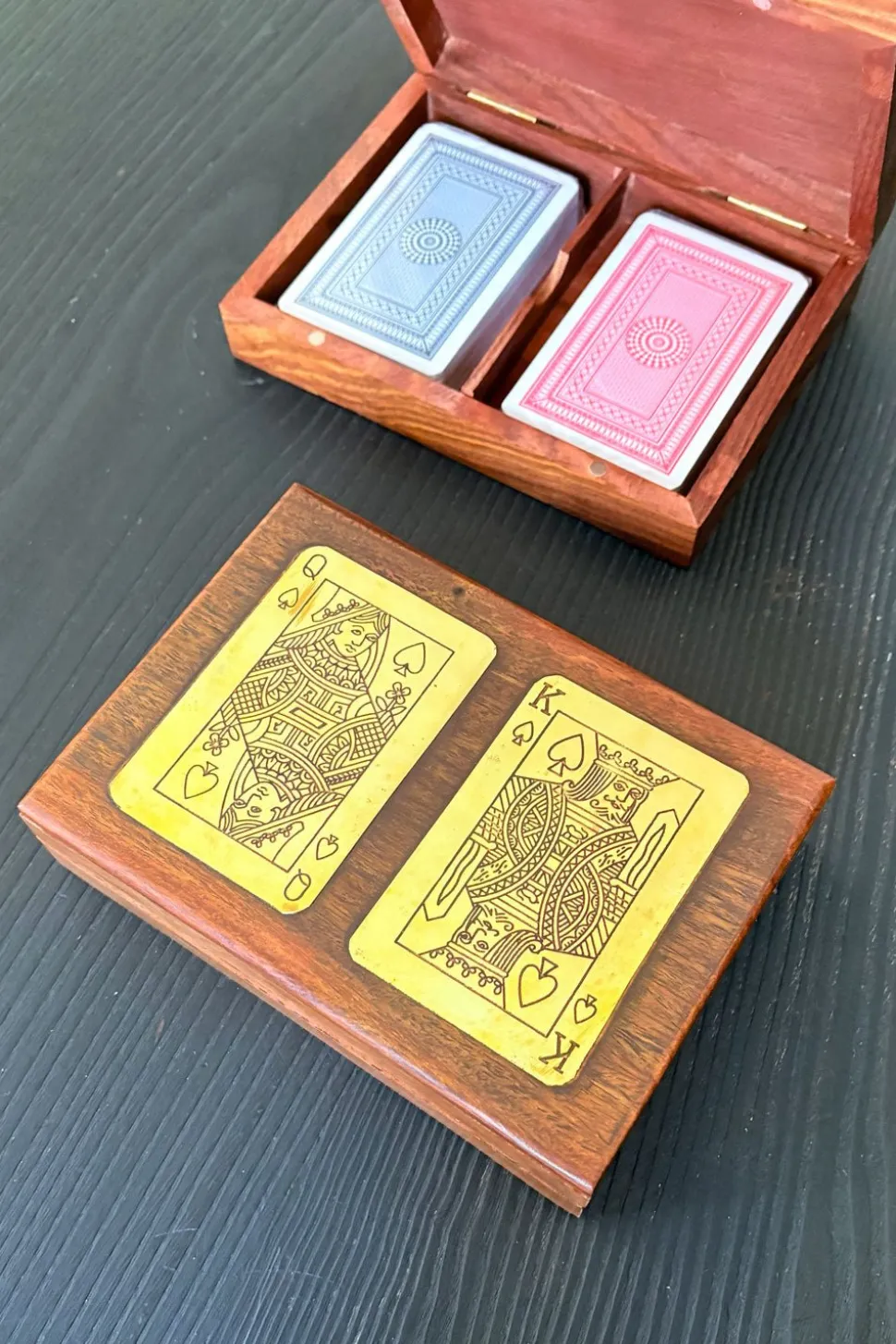 Juego Set 2 Cartas En Caja De Madera