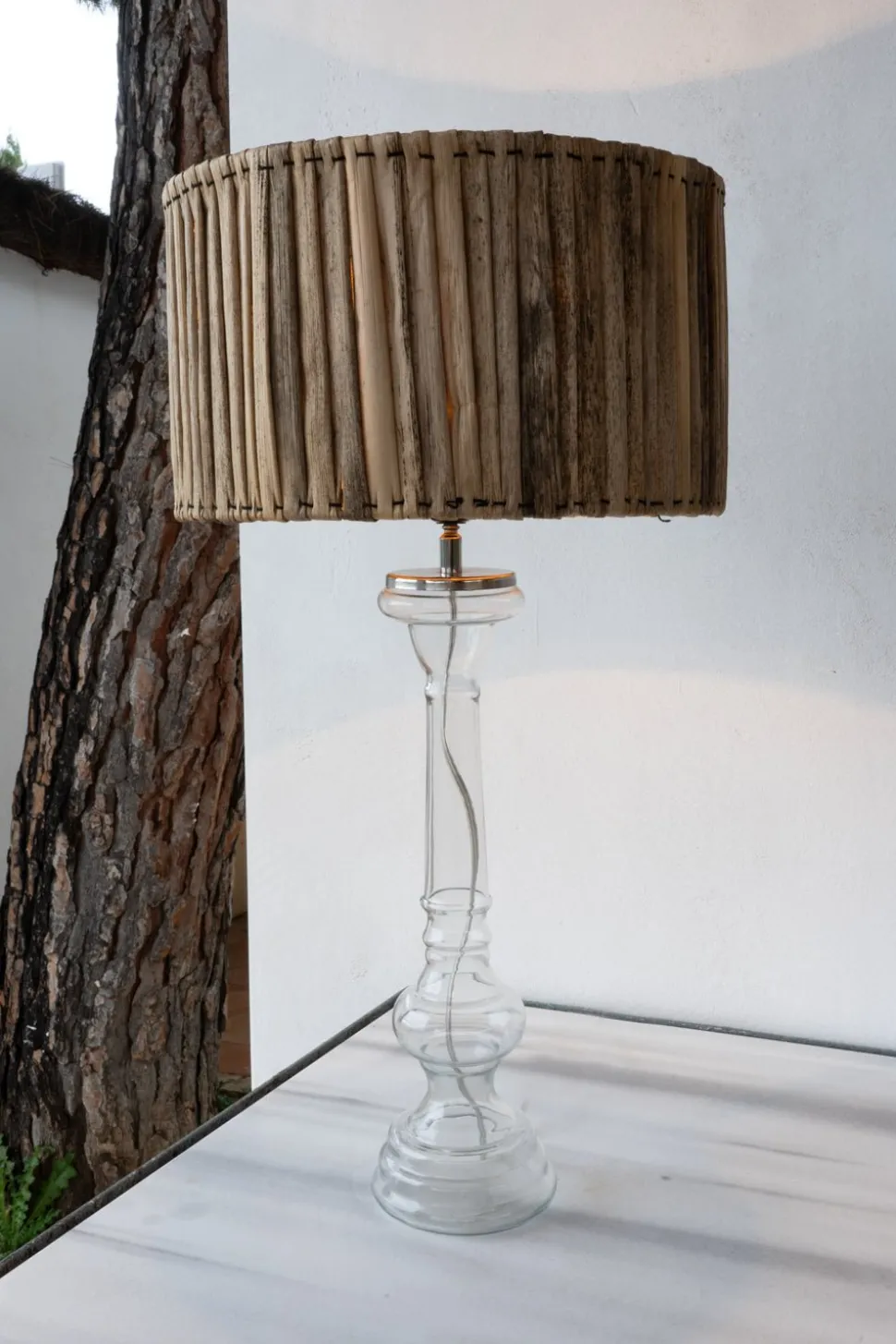 Lámpara Pantalla De Madera Y Pie De Cristal