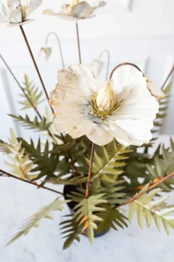 Maceta Con Amapolas Blancas De Metal