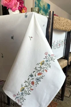 Mantel Antimanchas Con Diseño De Flores Bordadas