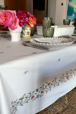 Mantel Antimanchas Con Diseño De Flores Bordadas