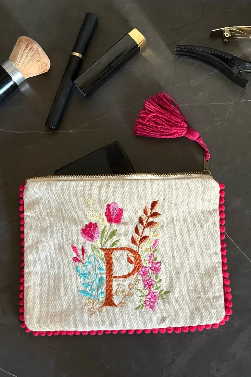 Neceser Con Inicial P Y Flores Bordadas