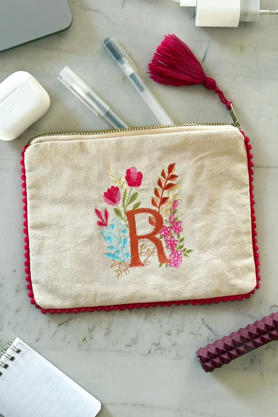 Neceser Con Inicial R Y Flores Bordadas