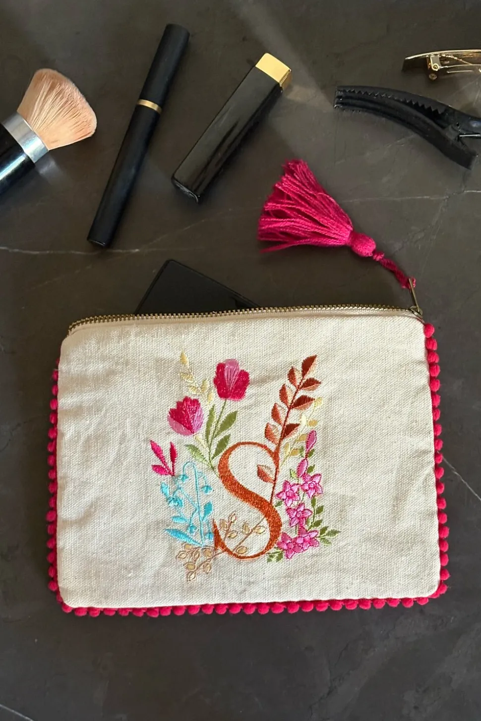 Neceser Con Inicial S Y Flores Bordadas