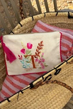 Neceser Con Inicial T Y Flores Bordadas
