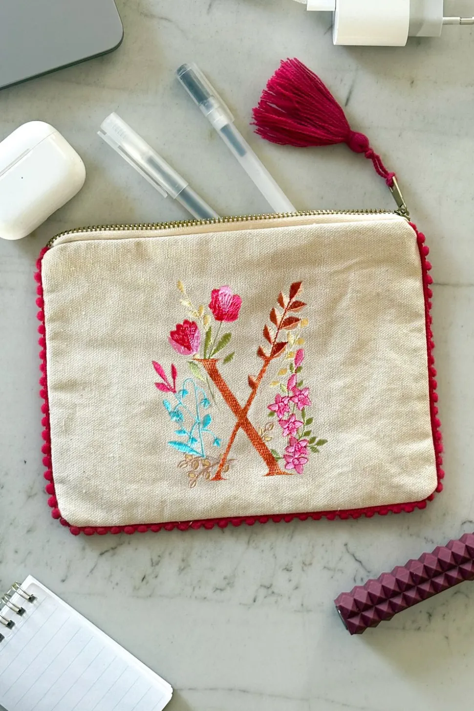 Neceser Con Inicial X Y Flores Bordadas