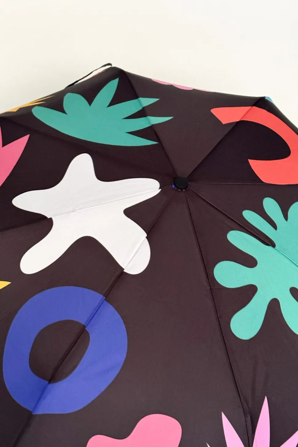Paraguas Con Diseño Abstracto Marrón Chocolate Y Mango Con Cabeza De Pato