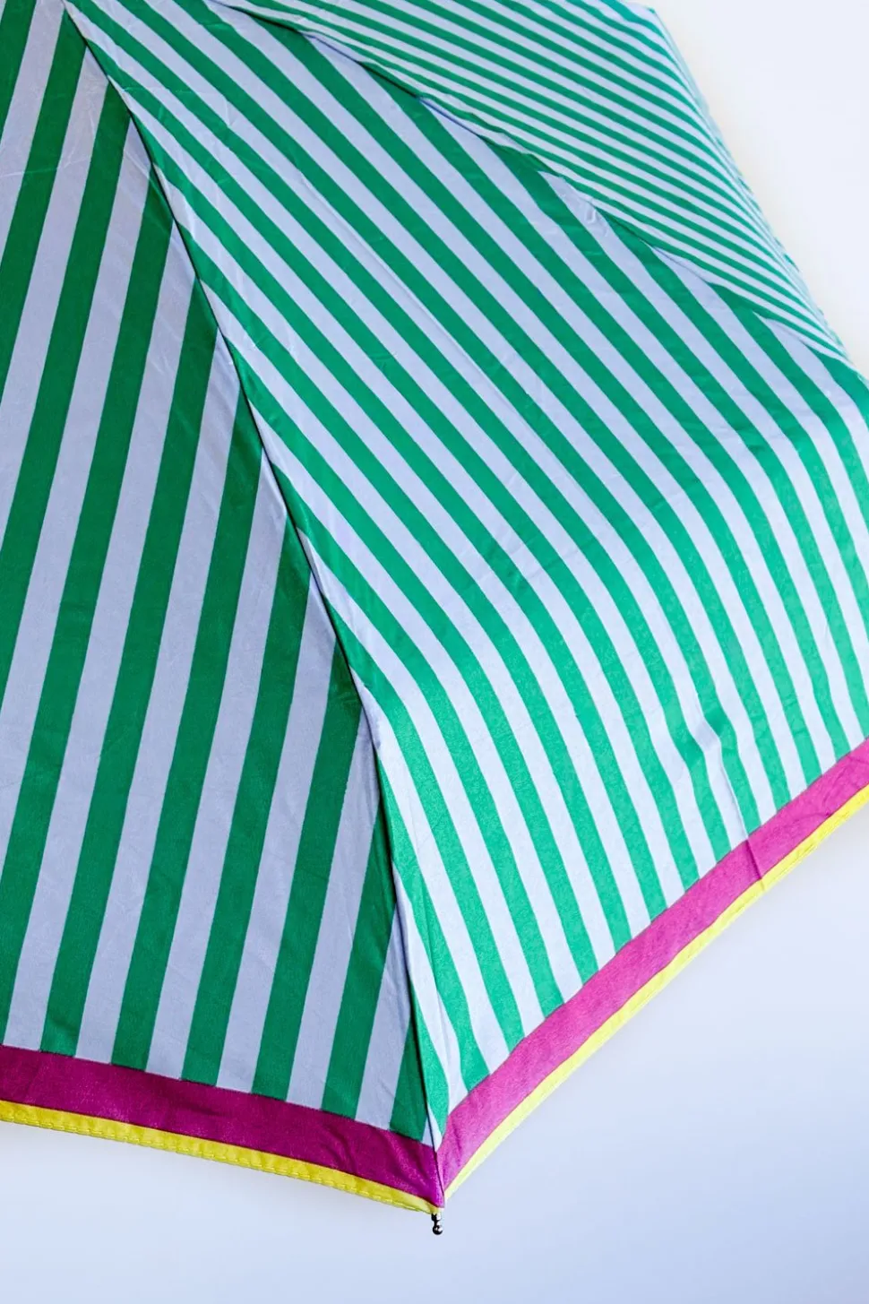 Paraguas Plegable Con Diseño De Rayas De Colores