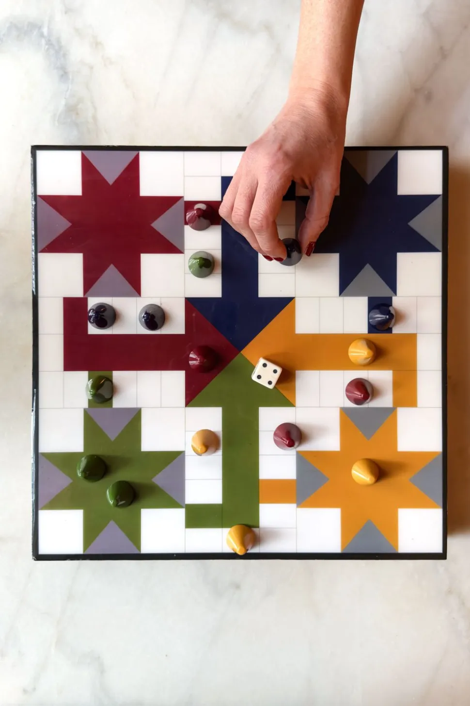 Parchís De Resina Con Efecto Laqueado