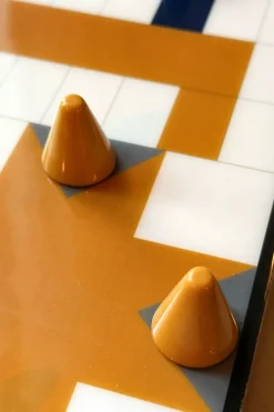 Parchís De Resina Con Efecto Laqueado