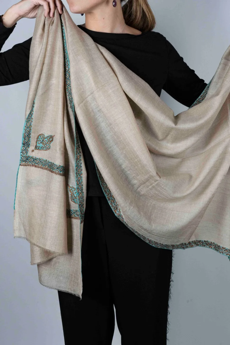 Pashmina Lisa Con Bordado
