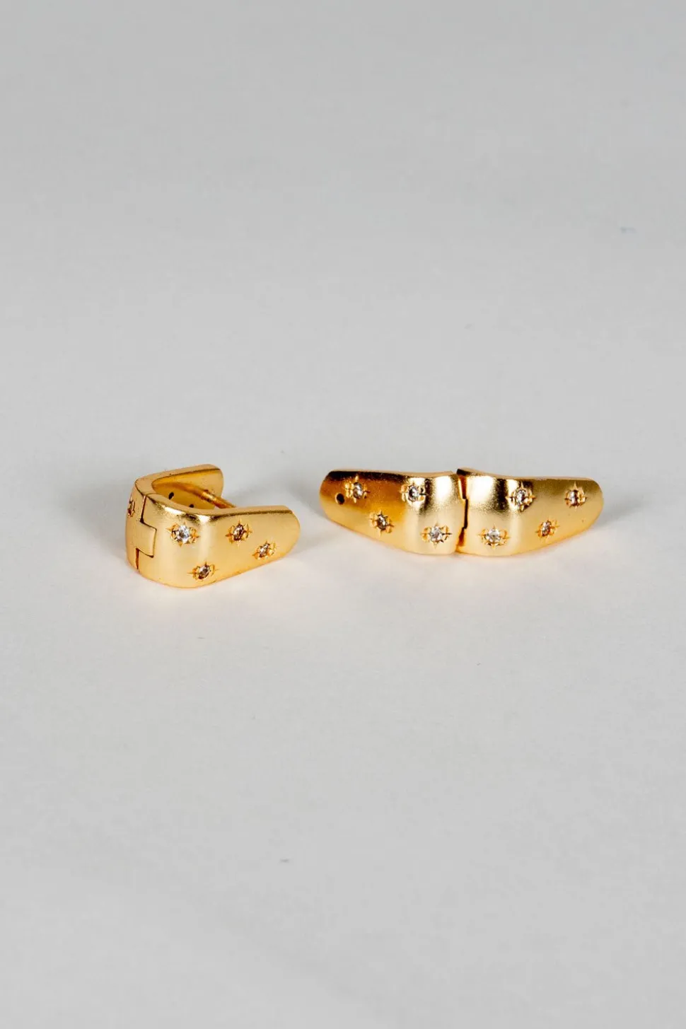 Pendientes Dorados Con Circonitas Blancas