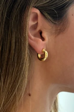 Pendientes Dorados Con Diseño De Aros Pequeños