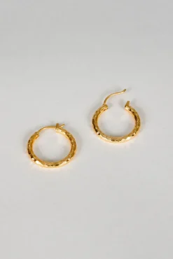 Pendientes Dorados Con Diseño De Aros Martillados