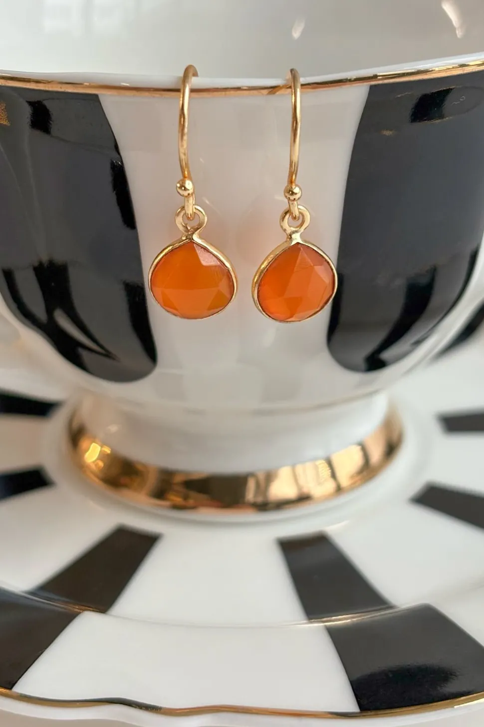 Pendientes Dorados Con Piedras Cornalinas Naranjas