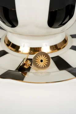 Pendientes Dorados Redondos Con Diseño De Sol Y Circonita Negra