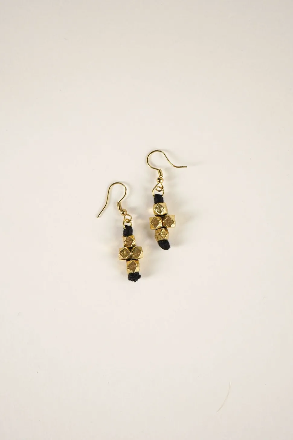 Pendientes Dorados Y Negros