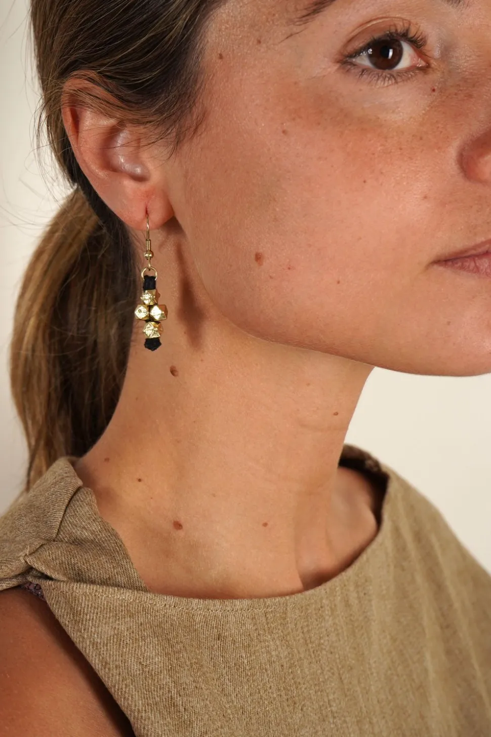 Pendientes Dorados Y Negros