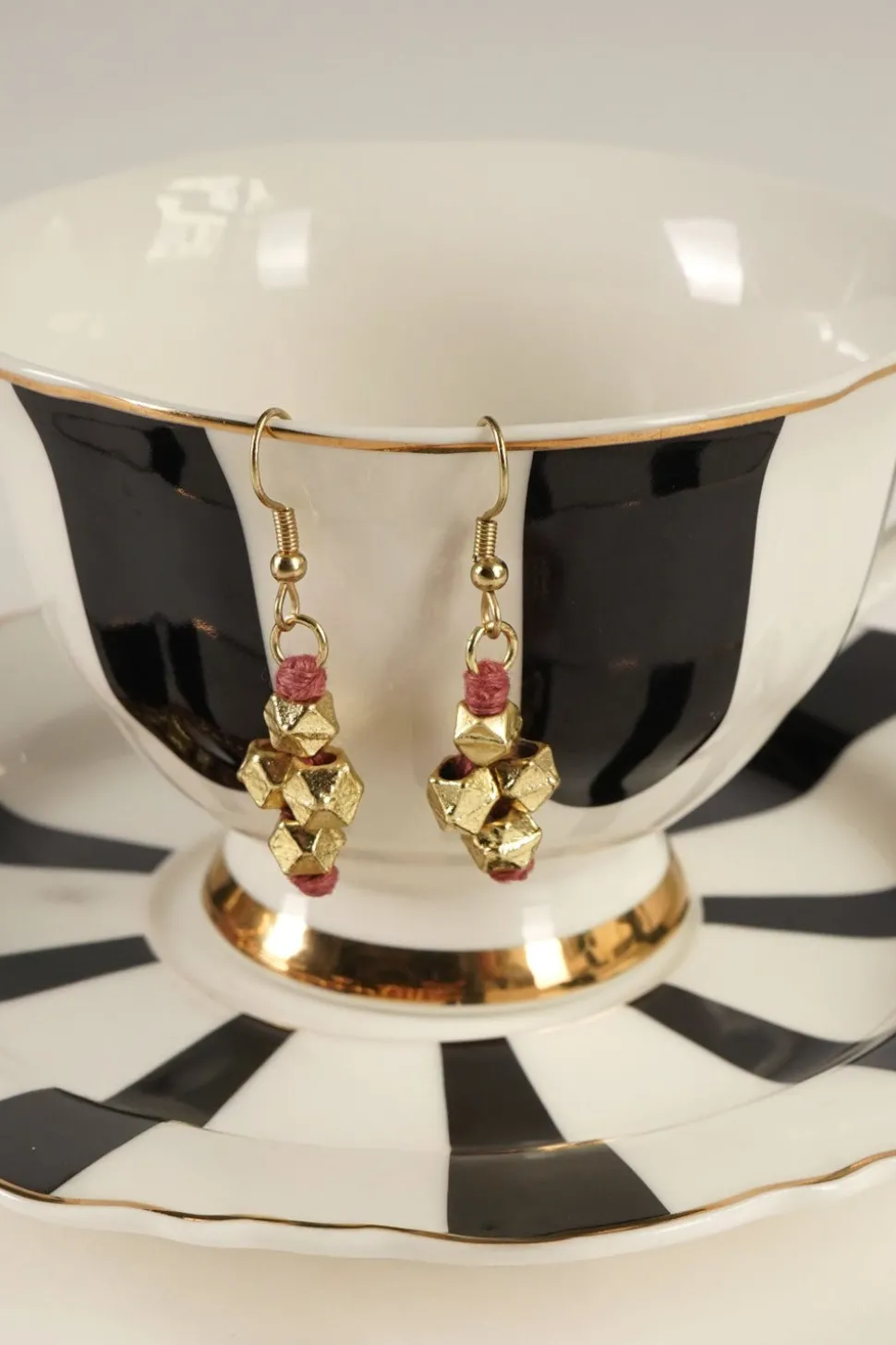 Pendientes Dorados Y Rosas