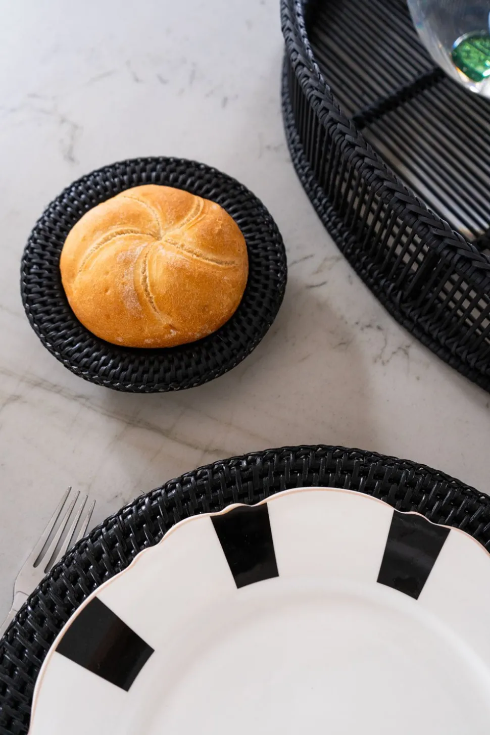 Plato De Pan De Ratán Negro