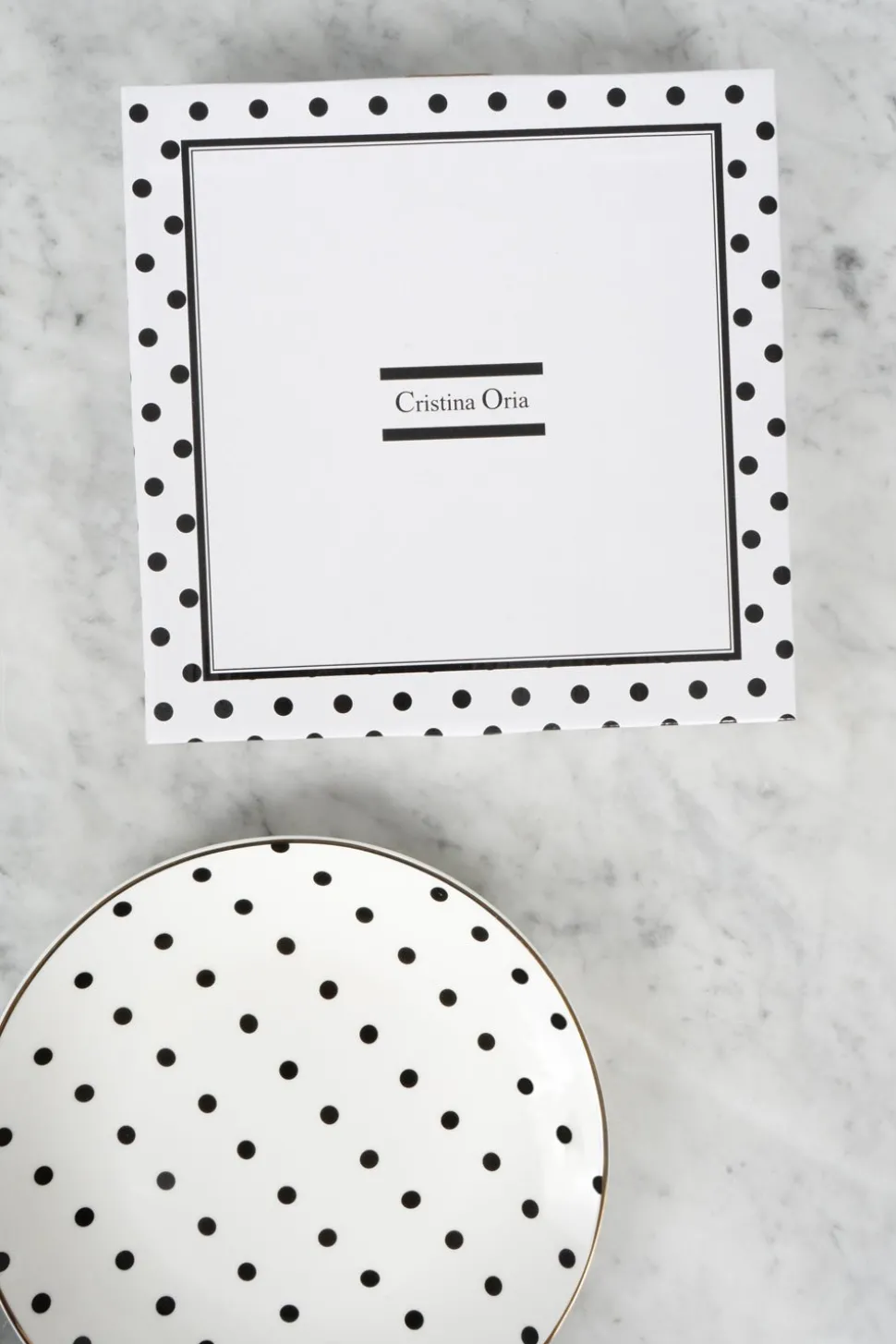 Plato De Postre Negro Y Blanco Con Diseño De Puntos