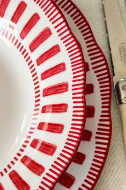 Plato Hondo Con Diseño Rojo Y Blanco