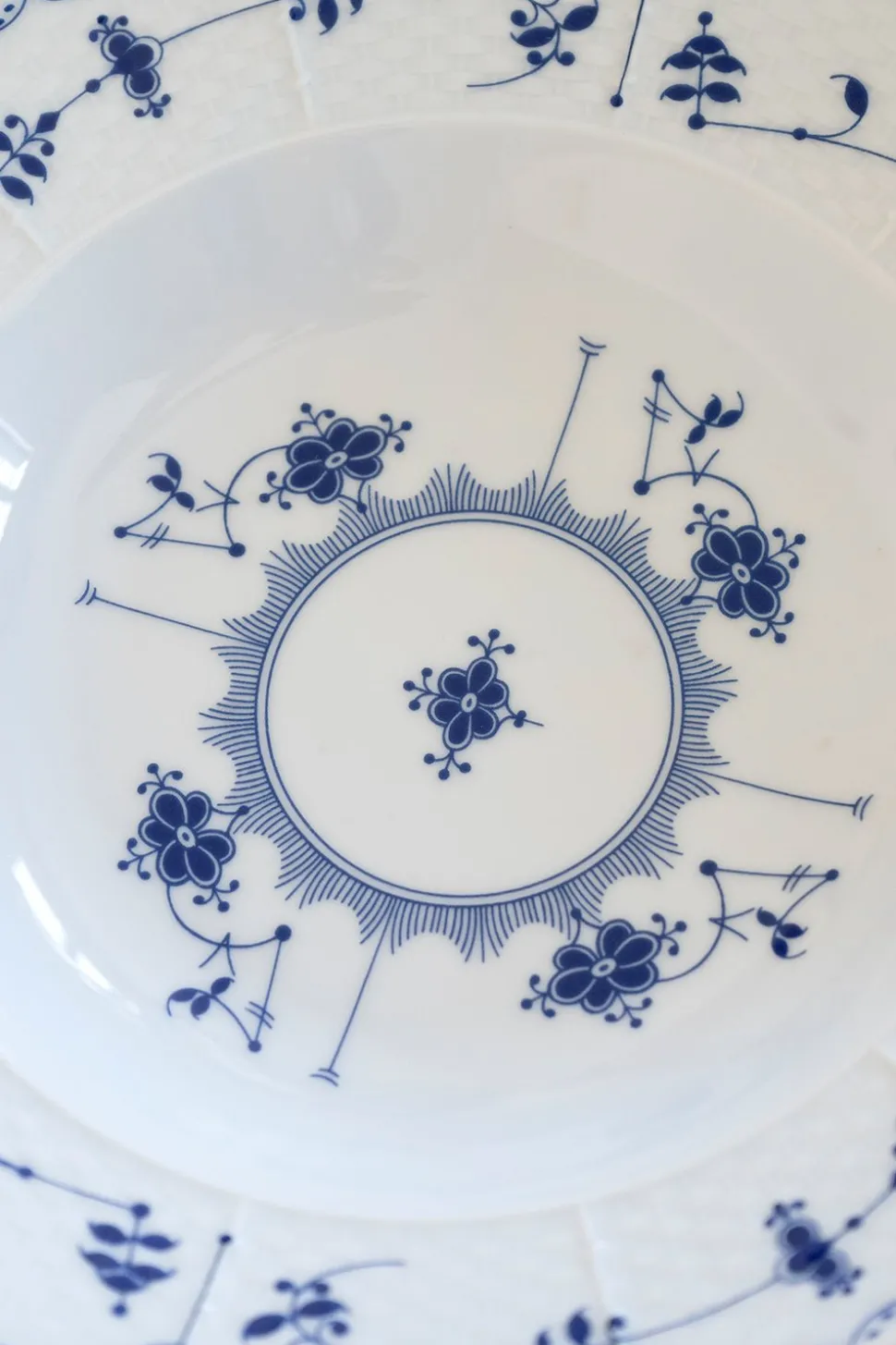 Plato Hondo Crisantemos Azules Co