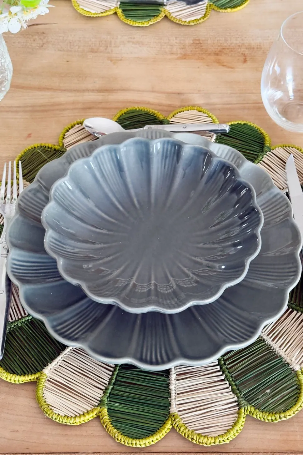Plato Hondo De Cerámica Flor Gris