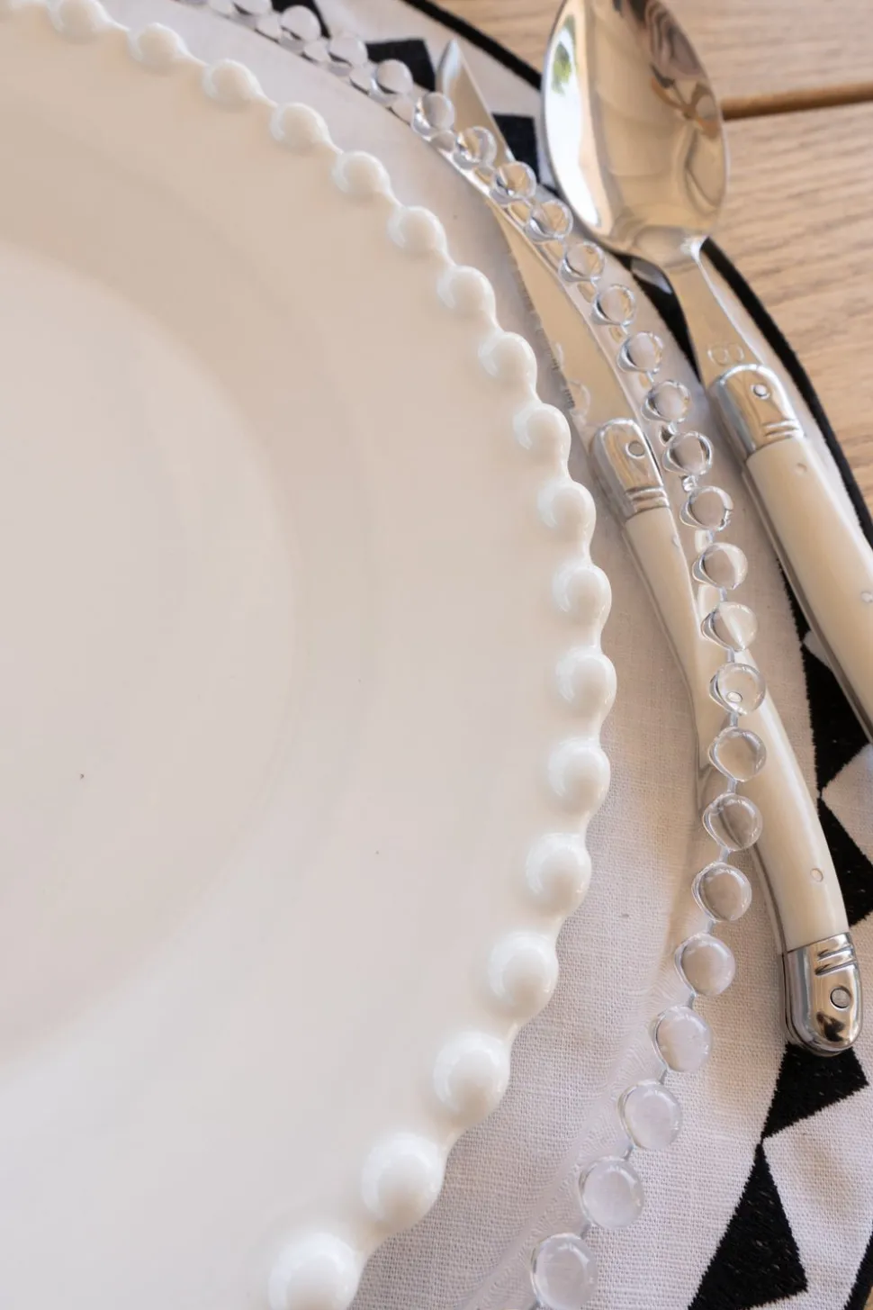 Plato Llano De Porcelana Diseño Bolitas
