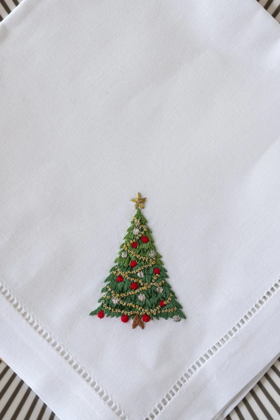 Servilleta Bordada A Mano Con Diseño De Árbol De Navidad