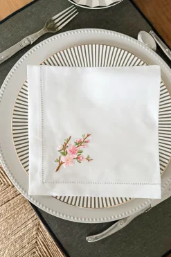 Servilleta Bordada A Mano Con Diseño De Flor De Almendro