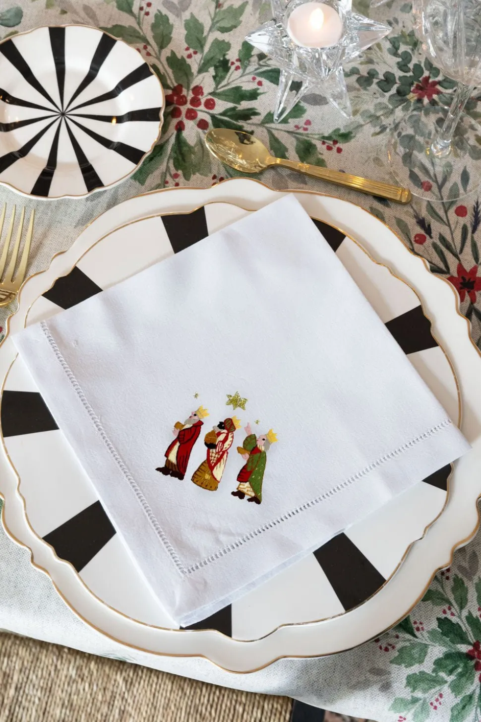 Servilleta Bordada a Mano con Diseño de Reyes Magos