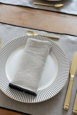 Servilleta De Lino Beige Con Borde Negro