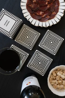Set 4 Posavasos Con Diseño Blanco Y Negro