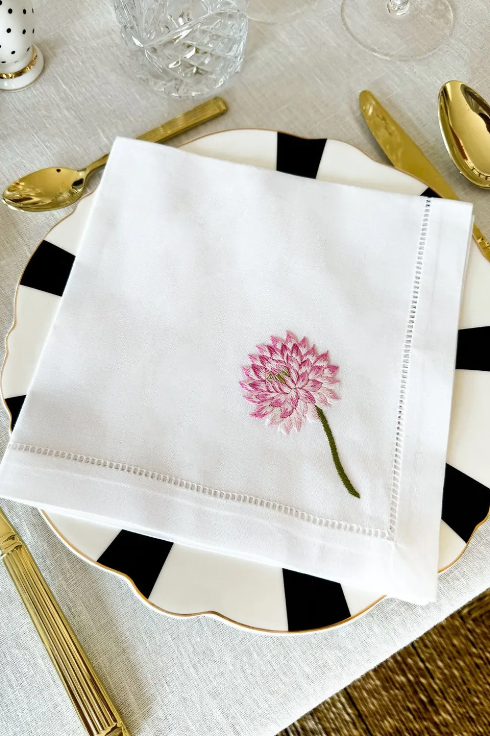 Set de 6 Servilletas Bordadas a Mano con Diseño de Flores