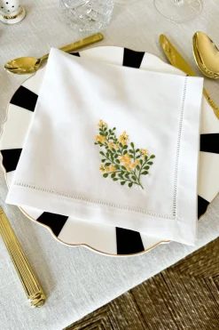 Set de 6 Servilletas Bordadas a Mano con Diseño de Flores