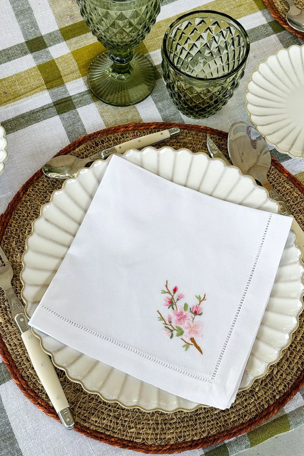 Set de 6 Servilletas Bordadas a Mano con Diseño de Flores