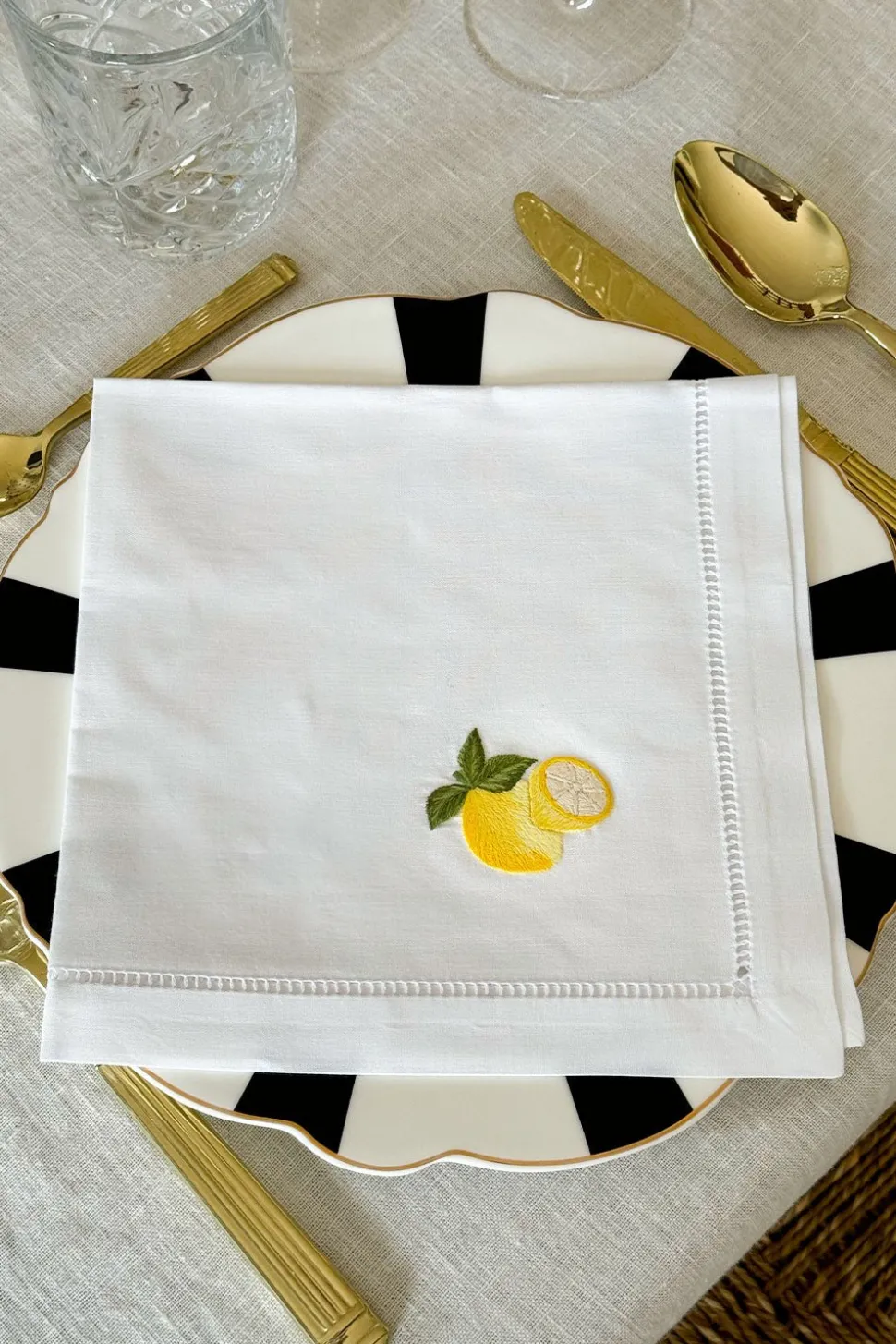 Set de 6 Servilletas Bordadas a Mano con Diseño de Frutas