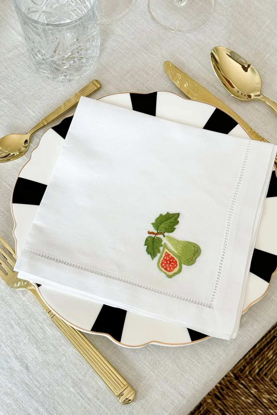 Set de 6 Servilletas Bordadas a Mano con Diseño de Frutas