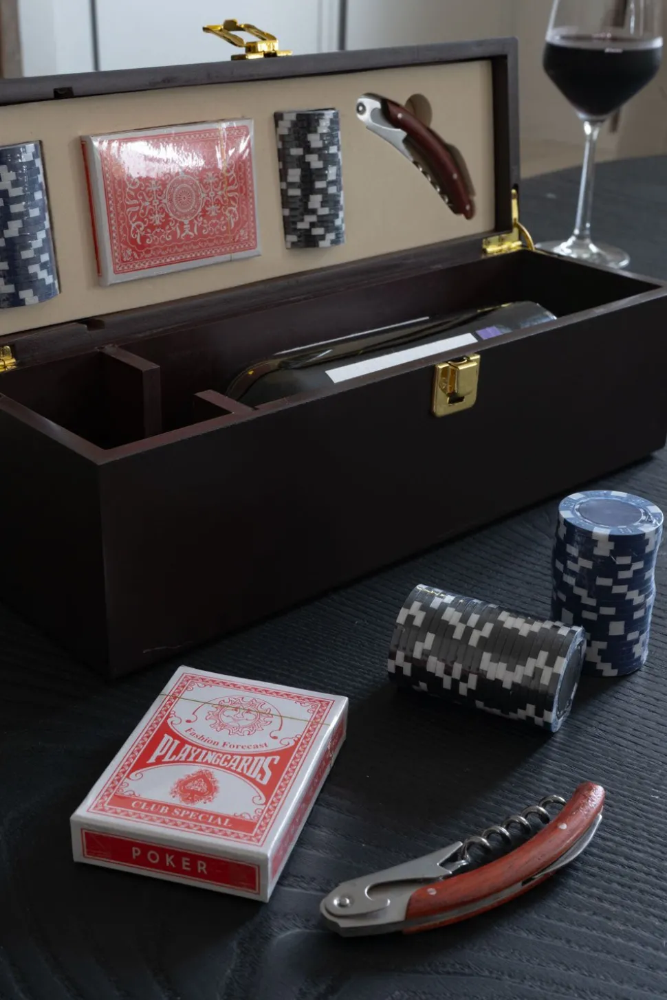 Set De Vino Con Juego De Póker Y Abridor