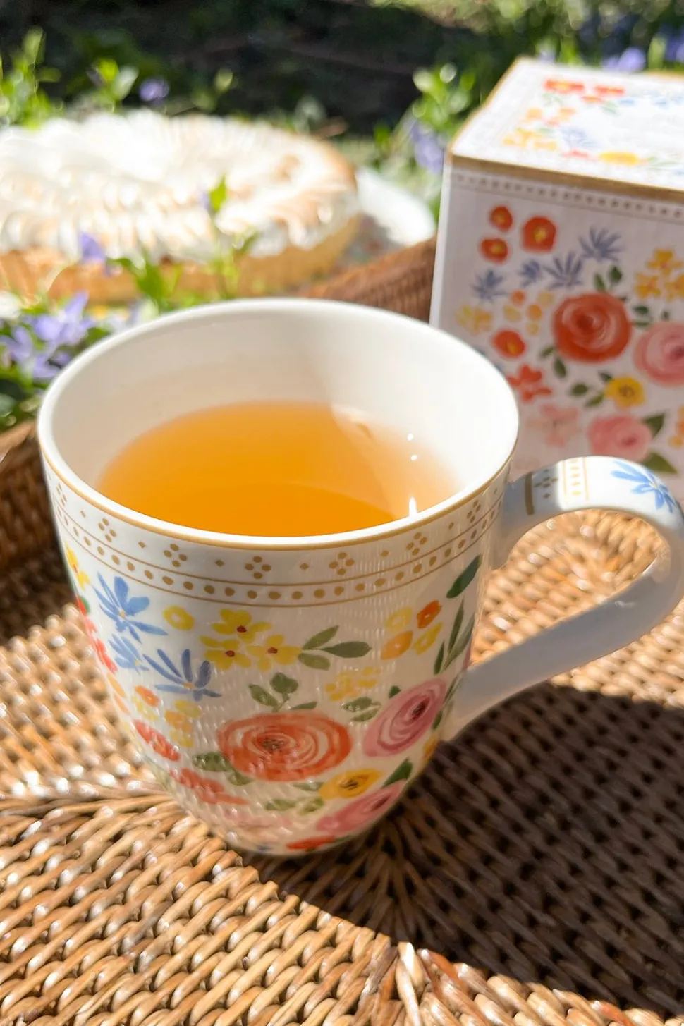 TAZA CON DISEÑO DOLCE VITA DE PORCELANA