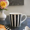 Taza Negra Y Blanca Con Diseño De Rayas