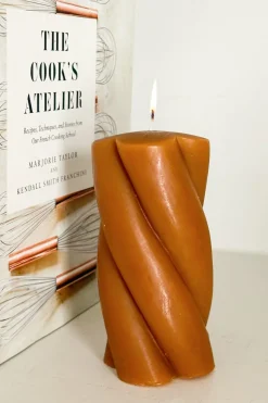 Vela Ancha Con Diseño En Espiral Ocre Grande