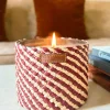 Vela Artesanal De Cuero Y Rafia Con Fragancia Rosa Oud Mediana
