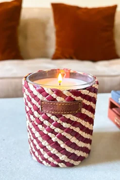 Vela Artesanal De Cuero Y Rafia Con Fragancia Rosa Oud Pequeña