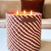 Vela Artesanal De Cuero Y Rafia Con Fragancia Rosa Oud Grande